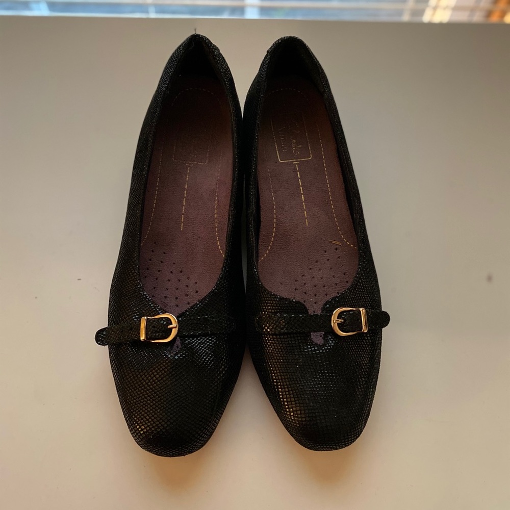 ❤️ Clark’s Like New Blue Flats 8.5